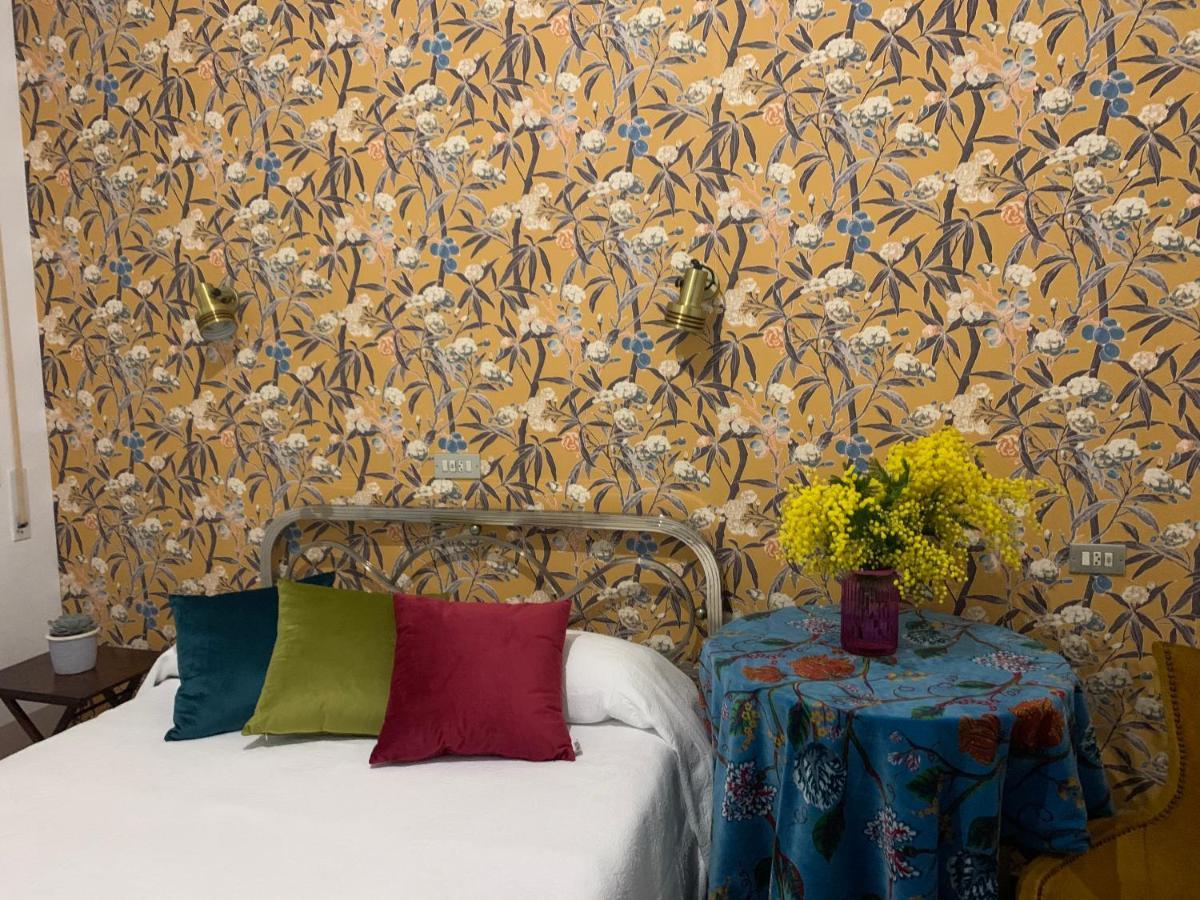 Hostal Pirineos Barbastro Zewnętrze zdjęcie