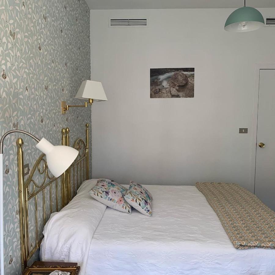 Hostal Pirineos Barbastro Zewnętrze zdjęcie