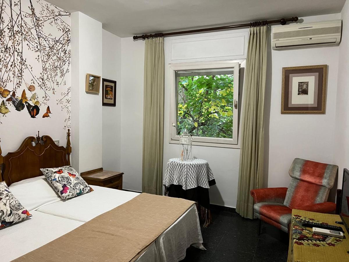 Hostal Pirineos Barbastro Zewnętrze zdjęcie