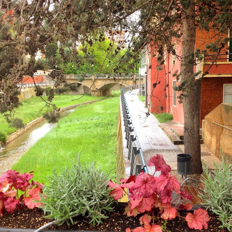 Hostal Pirineos Barbastro Zewnętrze zdjęcie