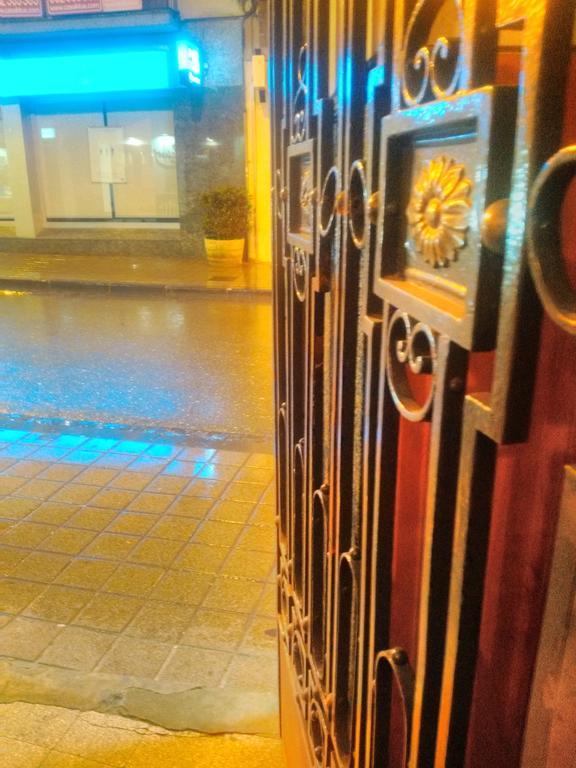 Hostal Pirineos Barbastro Zewnętrze zdjęcie