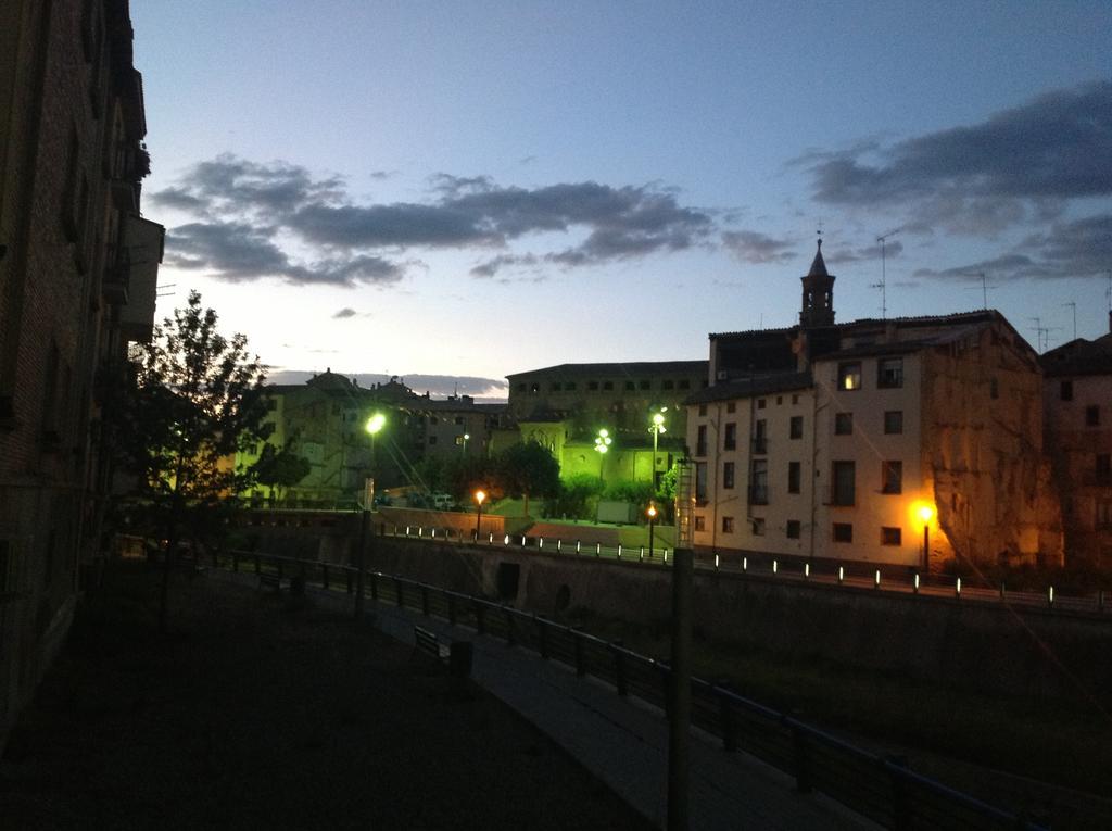 Hostal Pirineos Barbastro Zewnętrze zdjęcie