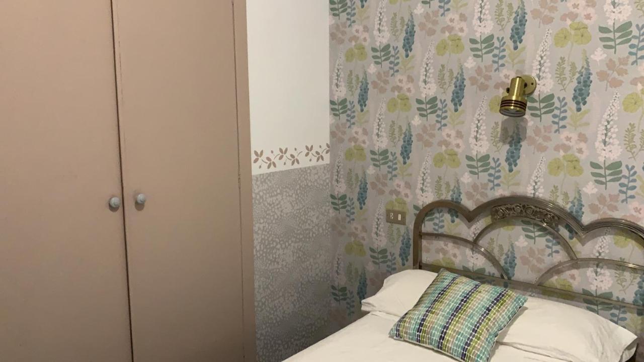 Hostal Pirineos Barbastro Zewnętrze zdjęcie